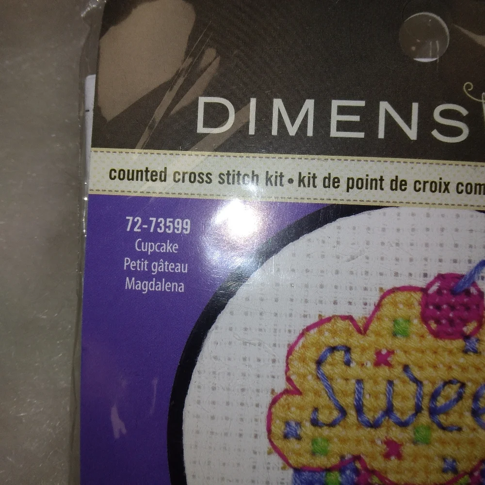 Dimensions Counted Cross Stitch Embroidery kit Cupcake 72-73599